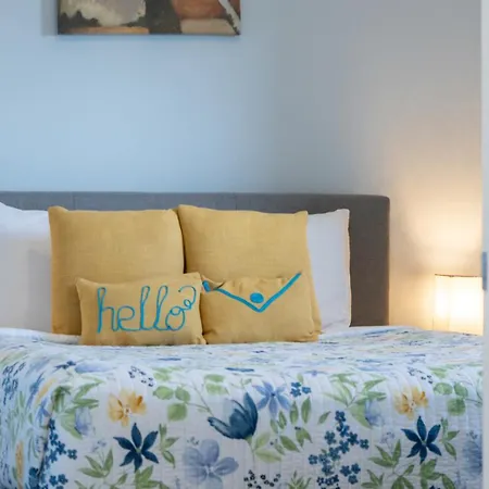 Emerald Chic Beachfront 2 Bdr Apt 4 Beach Seats And A Cannope On Us